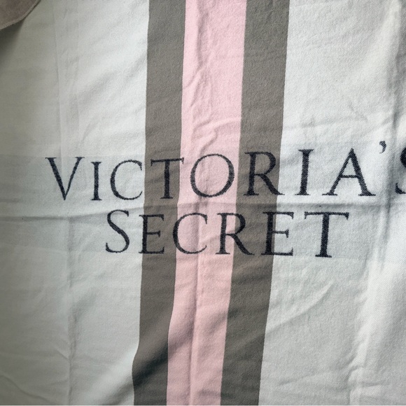 VICTORIA’S SECRET Acrylic Throw Blanket White Gray Pink Stripe Fringe 52”X 60” - Picture 5 of 7